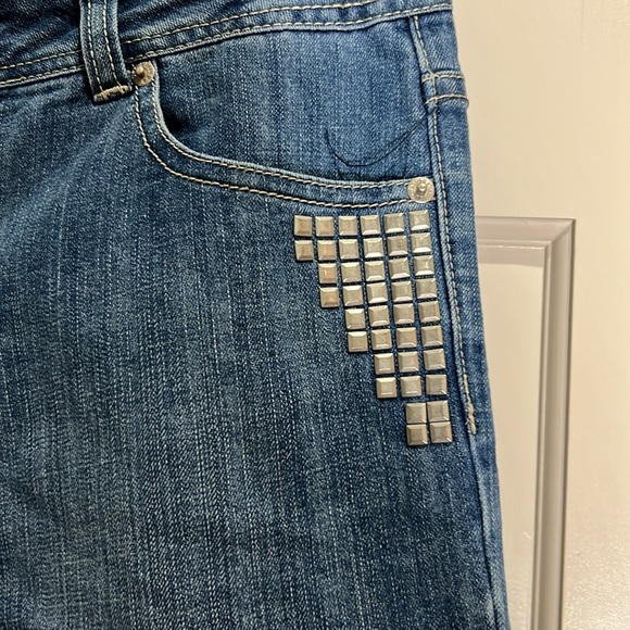 CHRISTIANA ZINN STUDDED DENIM BERMUDA SHORTS-SIZE 4 - Picture 3 of 12